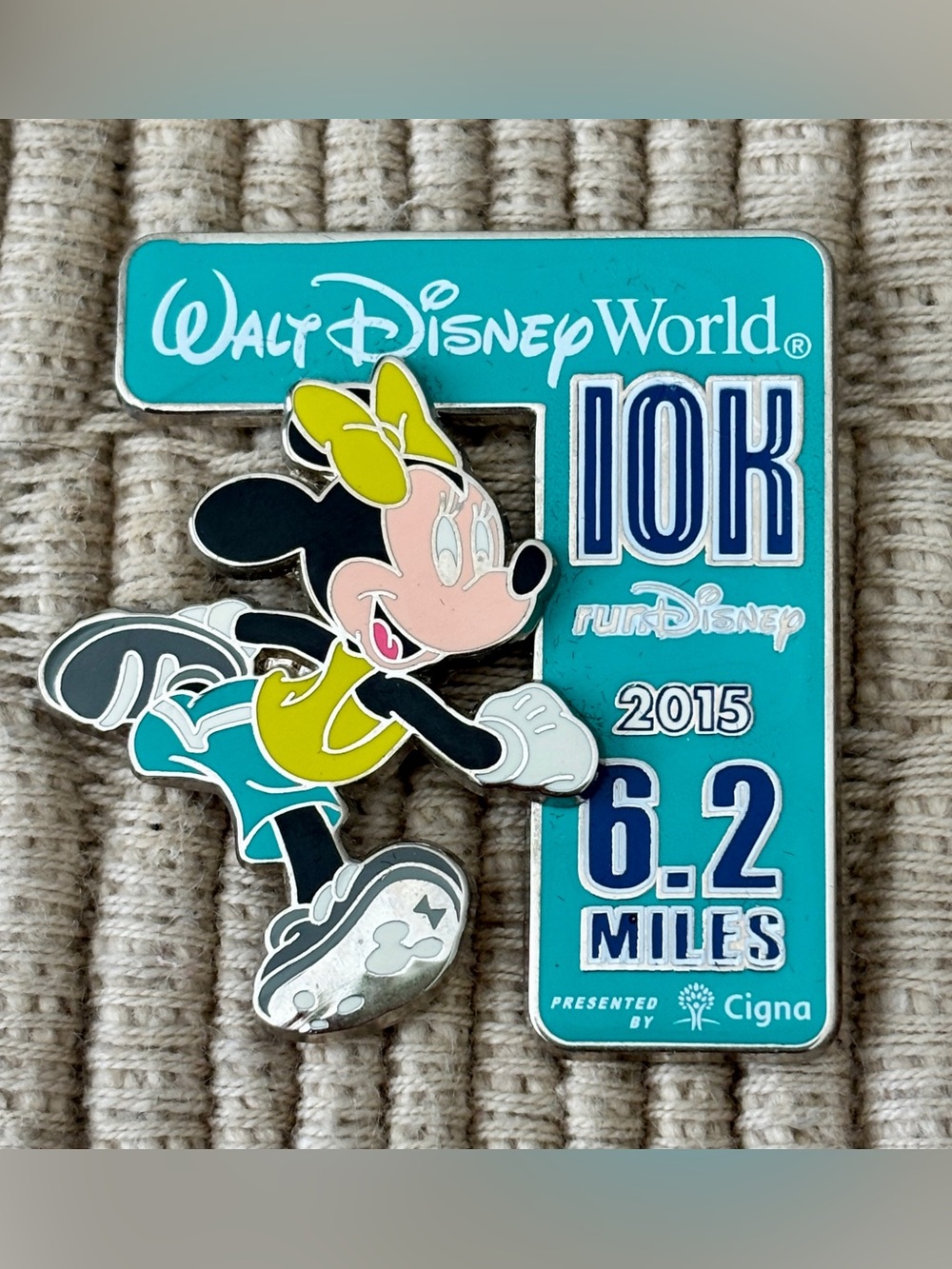 DISNEY 2015 Limited Release Run Disney Walt Disney World 10K Minnie Mouse Pin
